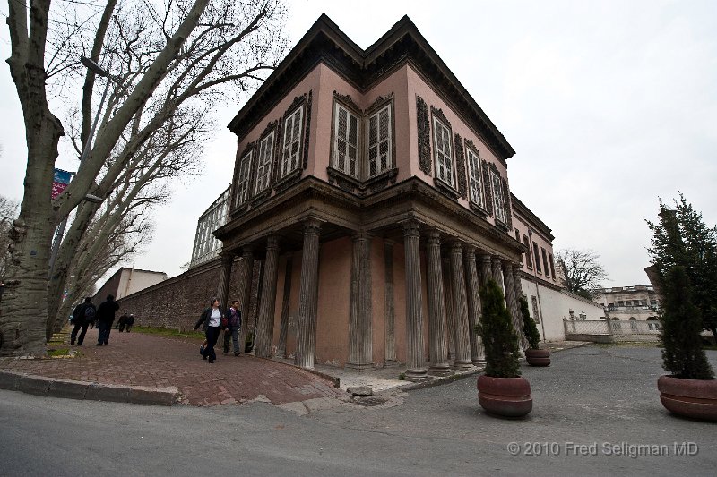 20100402_164459 D3 (1).jpg - Home near Dalmabahce Palace